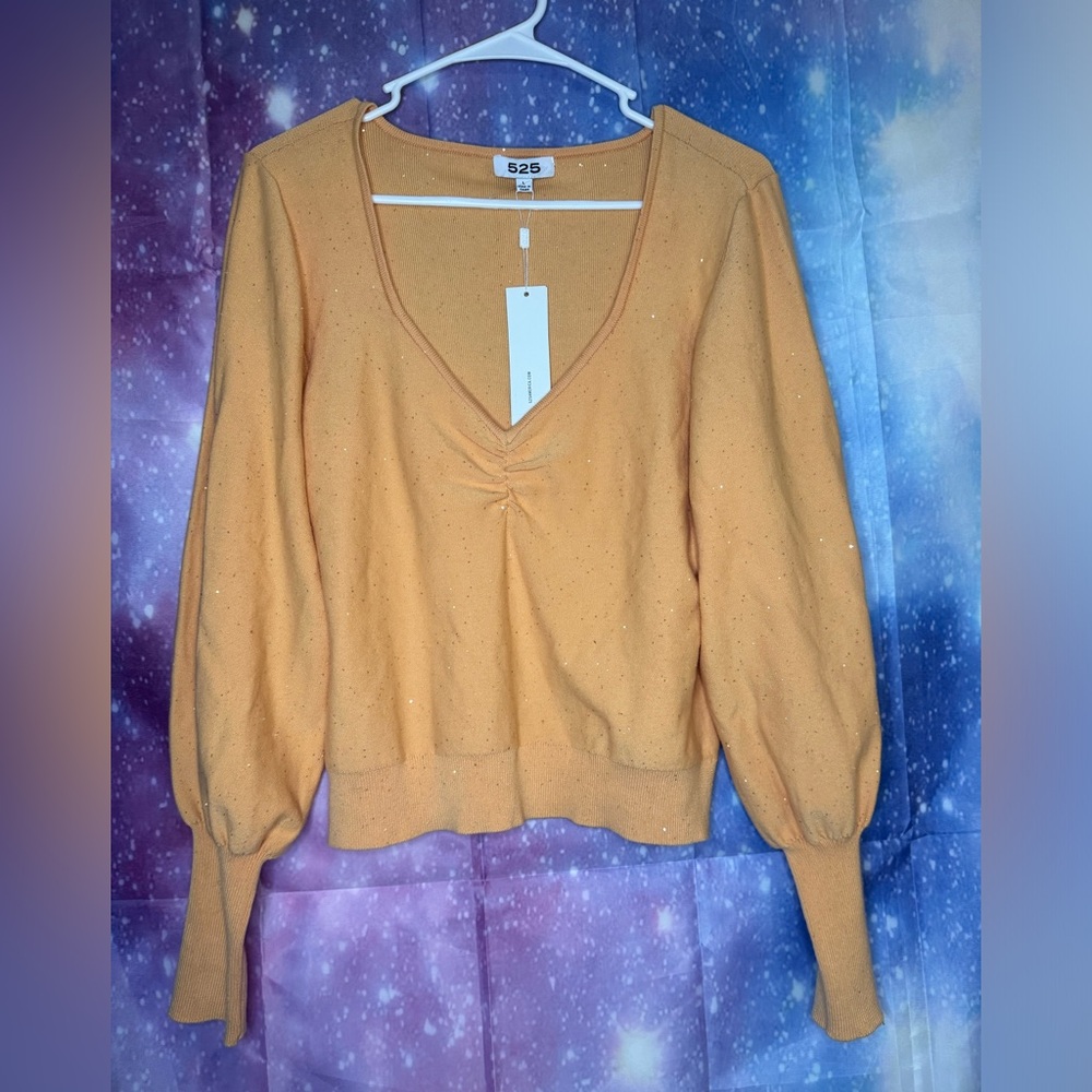 New 525 sweater 🛍